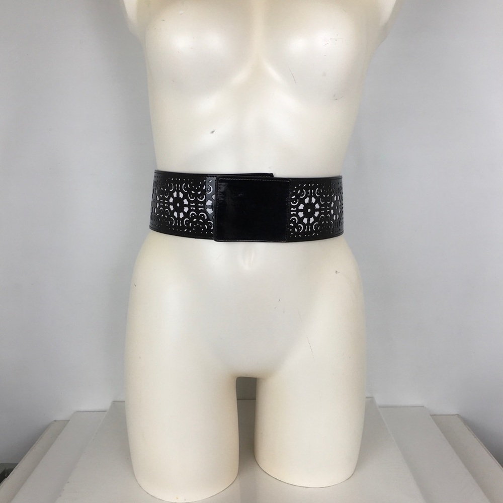 White House Black Market Patent Leather Wide Statement Belt Floral Filigree Sz M